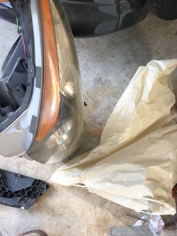 Infiniti Headlight right side with no bulb