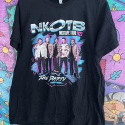 2022 tour new kids on the block shirt size large 