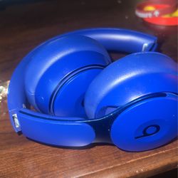 Beats Solo Pro in All Blue