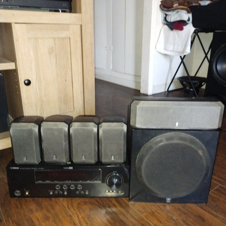 Surround Sound Theater System Stereo Receiver Complete With 5 Speakers 1 Huge Subwoofer A Very Nice Receiver Remote Control All Wires Works Perfectly 