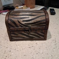 Small Wooden Trinket Or Jewelery Box