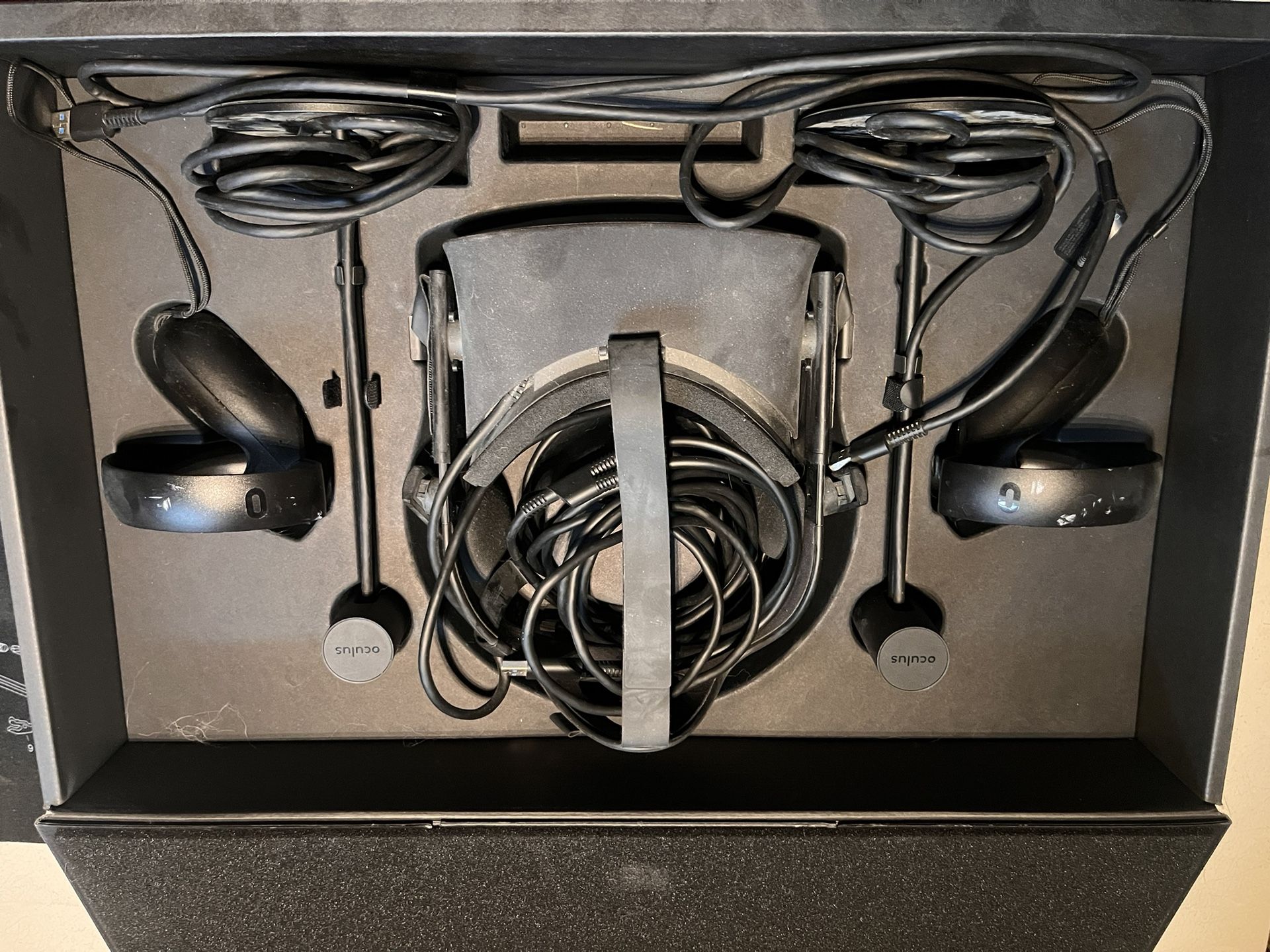 Oculus VR - Full Set With Sensors And Controllers  