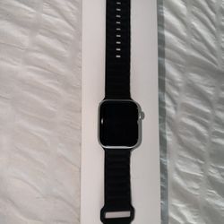 Apple Watch SE 1st Generation Silver Case 44mm 