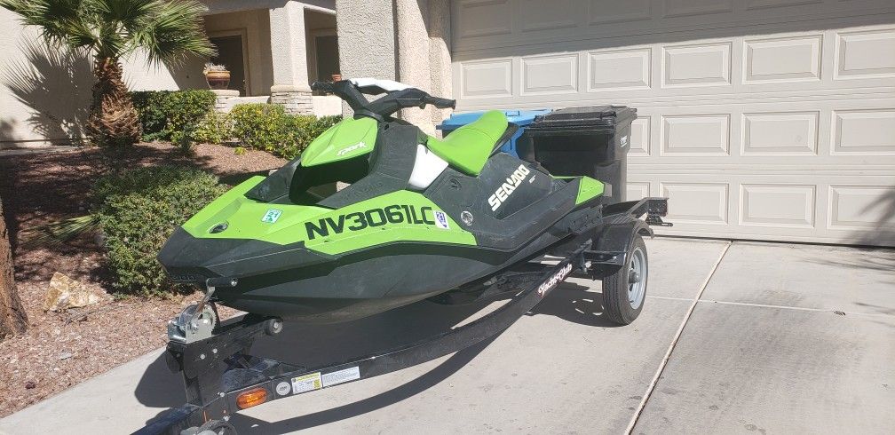 Sea Doo SPARK 2up JET SKI - 2018 - Price Drop ! VERY LOW HOURS