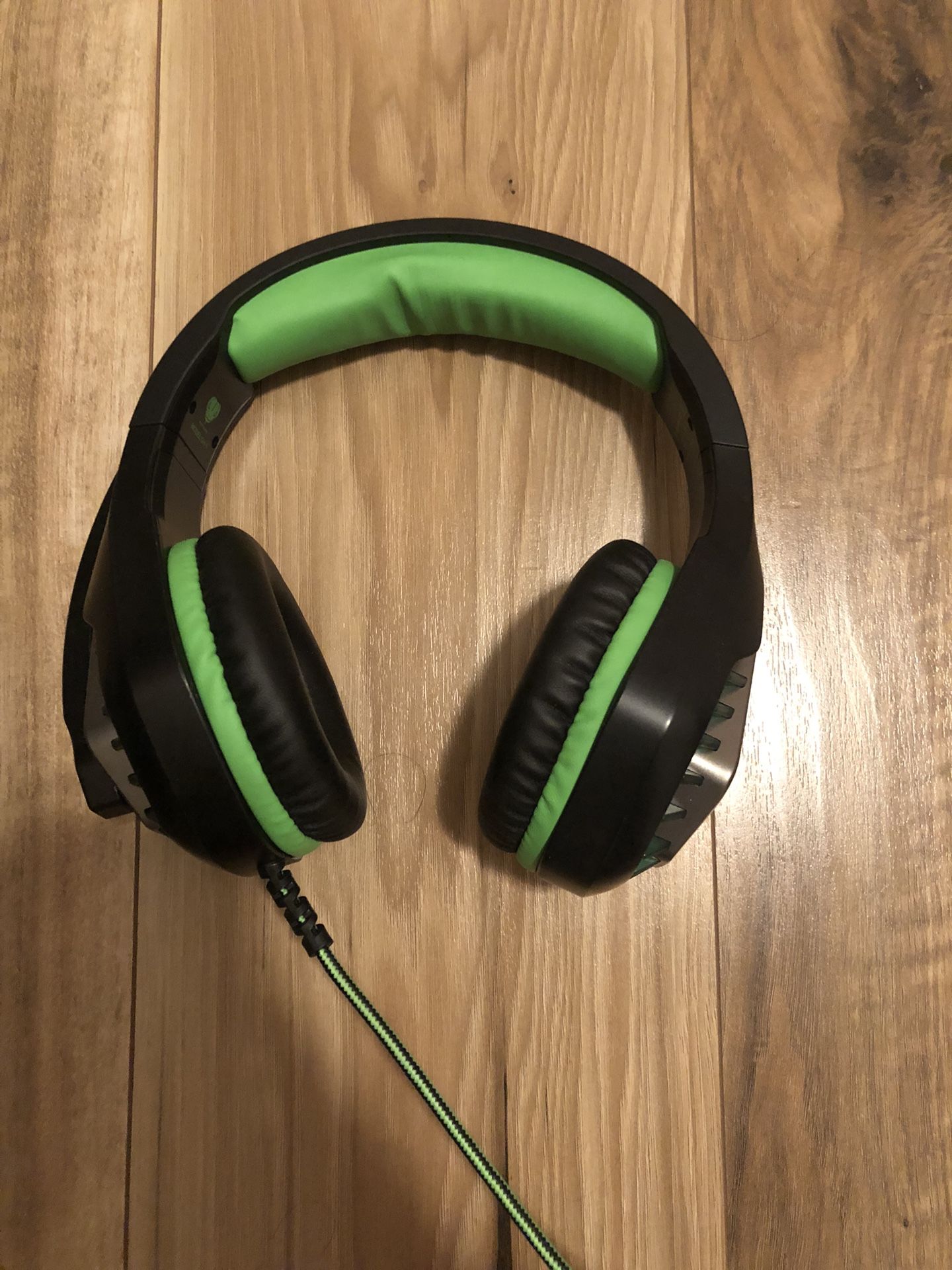 Butfulake Gaming Headset with mic: Green and Black (Not Wireless)