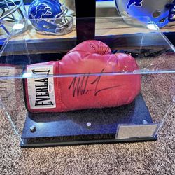 Myke Tyson Signed Everlast Glove w/ box