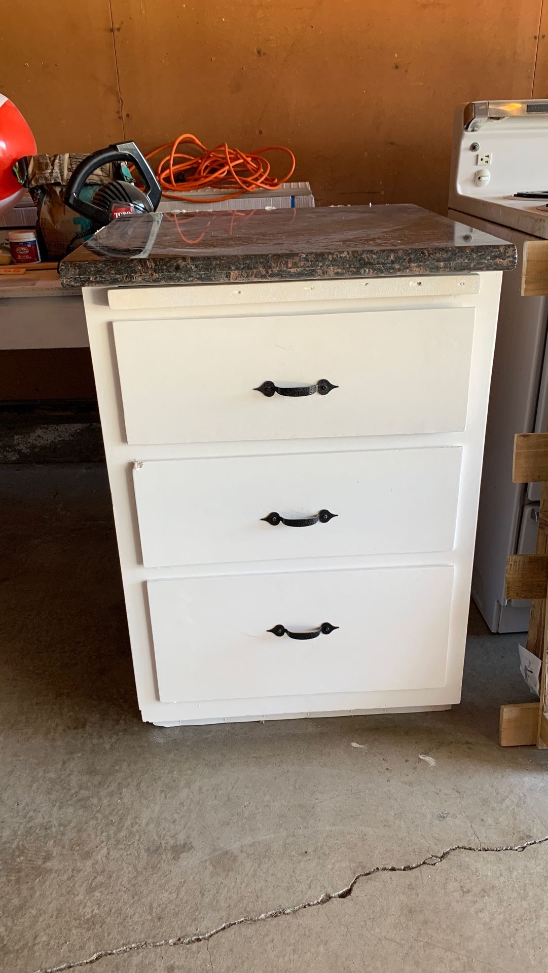 Kitchen cabinet/drawers