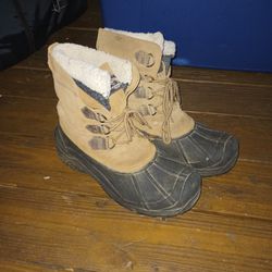 Sz 13 Insulated Weatherproof Boots