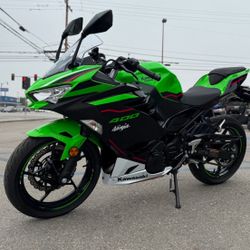 Kawasaki Ninja 400 KRT Abs