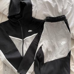 Black And Gray Nike Tech Fleece 