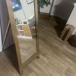 Standing mirror