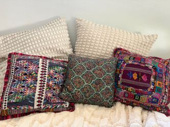 Decorative Throw Pillow Set
