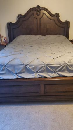 Solid Wood King Bed Frame – Excellent Condition