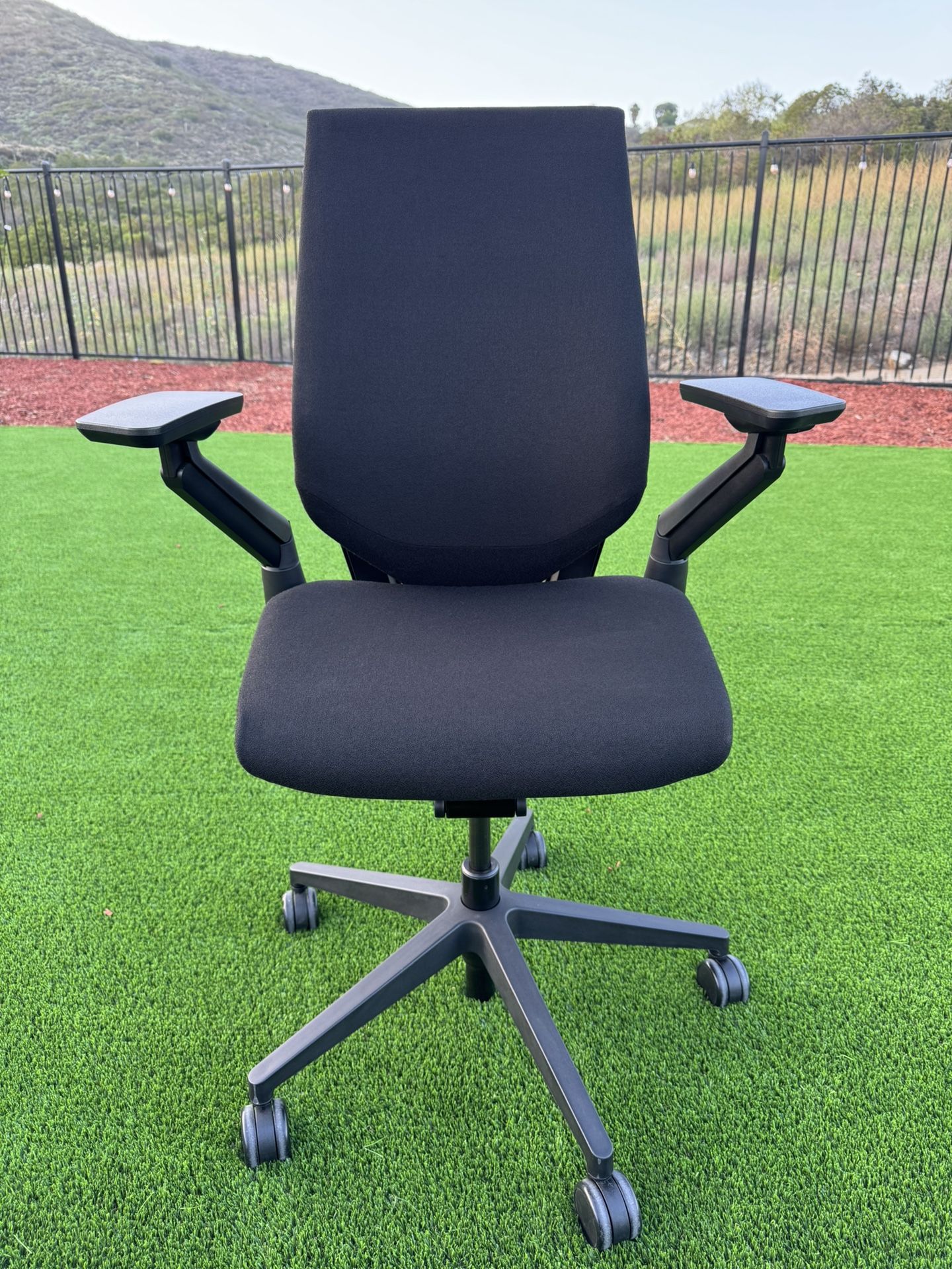 Steelcase Gesture Multi Functions Ergonomic Office Chair / Gaming Chair