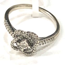 10k White gold Ring With Natural Diamonds 