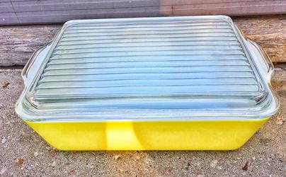 Vintage Pyrex large yellow refrigerator dish with lid