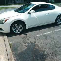 Nissan Altima Coupe 2010