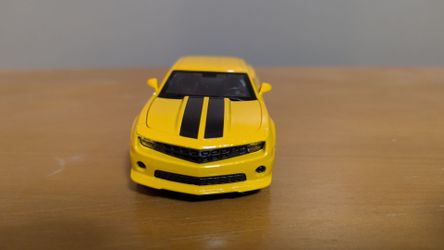 1:32 Scale Diecast Chevy Camaro in Yellow