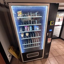 Vending machine for Sale *with Nayax reader*