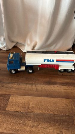 Ertl Chevy Titan Truck & Tanker Fina 3164 Pressed Steel Semi 18"