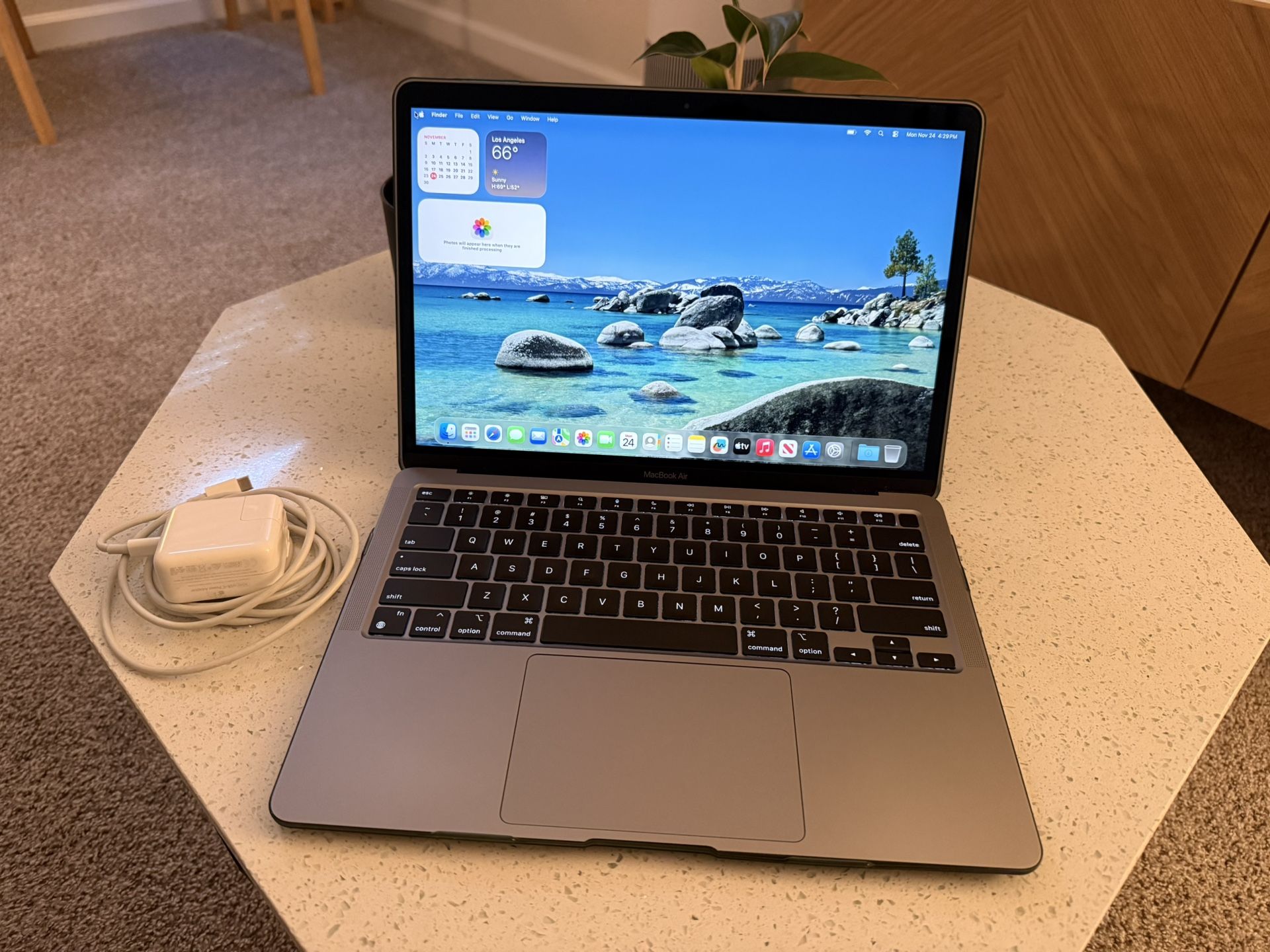2020 Apple MacBook Air M1 8 GB 256 GB Excellent Condition With Original Charger
