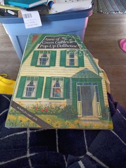 Vintage 1994 Anne of Green Gables pop-up dollhouse