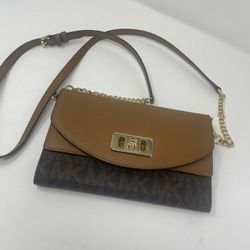 Michael Kors Crossbody Clutch 