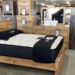 Hyanna 4pc Queen Panel Bedroom w/Foot Storage Set