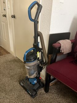 Free Vacuum/ Must Pick Up
