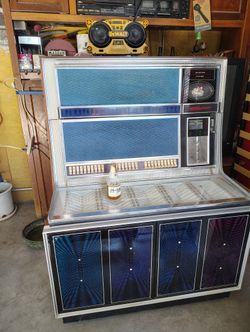 Vintage Jukebox Machine