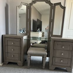 Homelegance Colchester Vanity Dresser with Mirror in Driftwood Gray