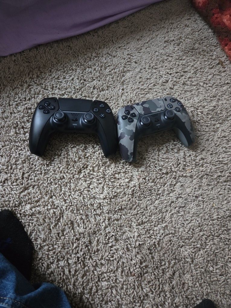 Ps5 Controllers They Are In A Bunddle