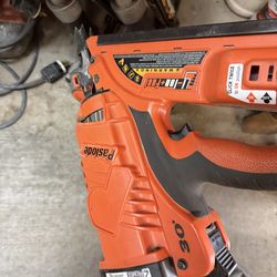 Sale tengo dos pistolas nuevas $320 cada una también reparamos aire y gas