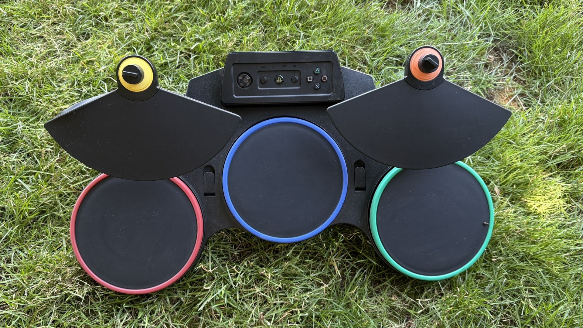 š„ Guitar Hero Wireless Drum Controller for PS3 ā RedOctane Fun and nostalgic wireless drum controller designed for PlayStation 3, made by RedOctane