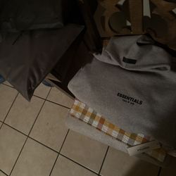 Essentials :pullover/hoodie