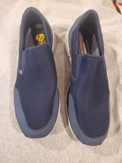 SKECHERS  COOLED MEMORY FOAM