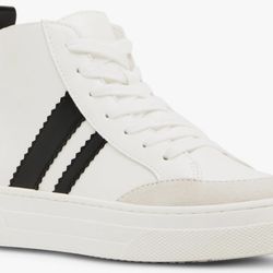 Steve Madden Girls Volli Sneaker Size 5