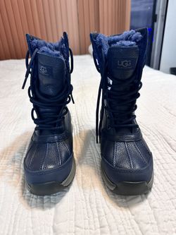UGG Unisex Winter Boots Waterproof( Like a Plush Sheepskin Interior) New Never Use , Size 5.5