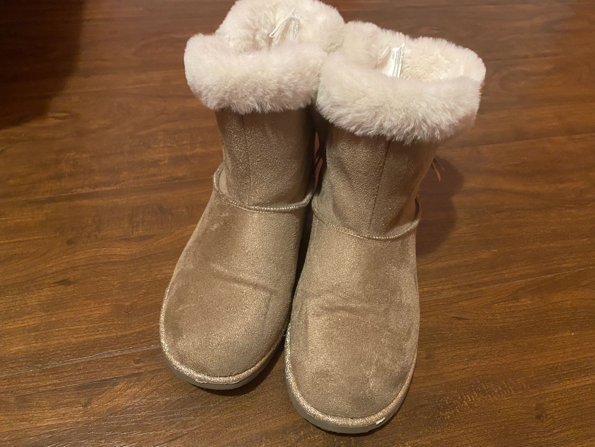 Boots size 2M