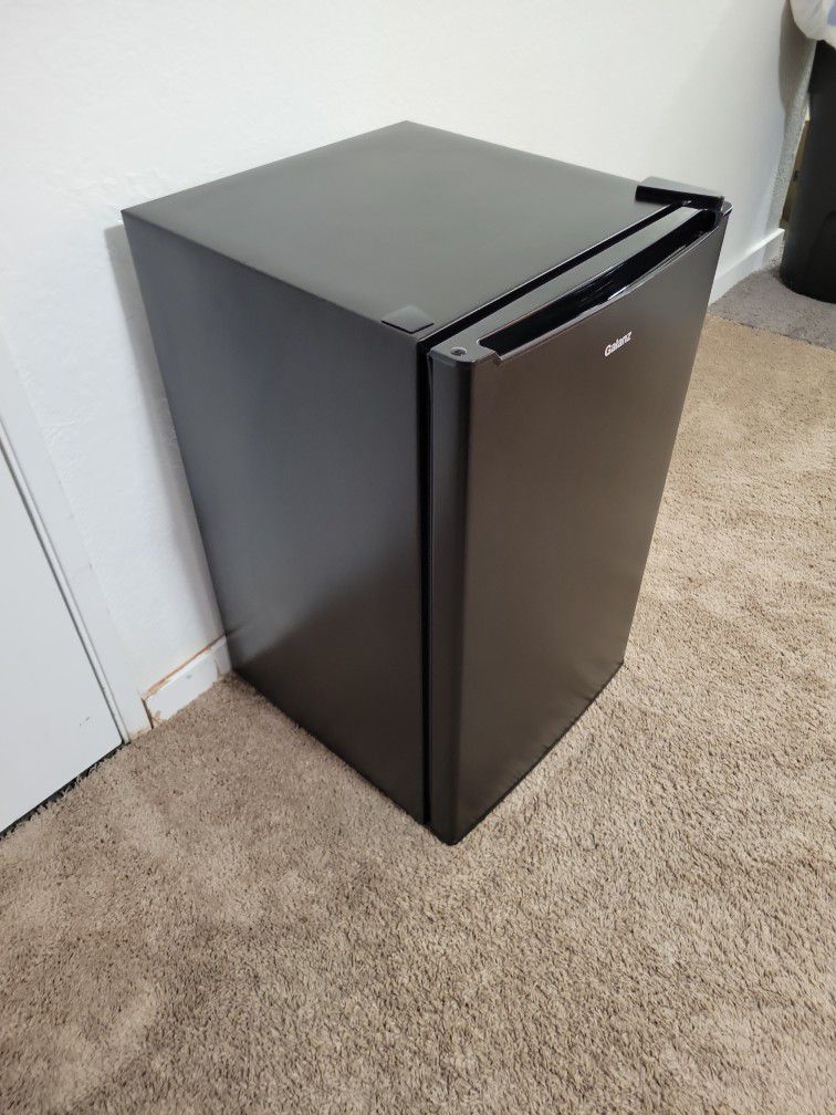 Small Red Galanz Refrigerator for Sale in Seattle, WA - OfferUp