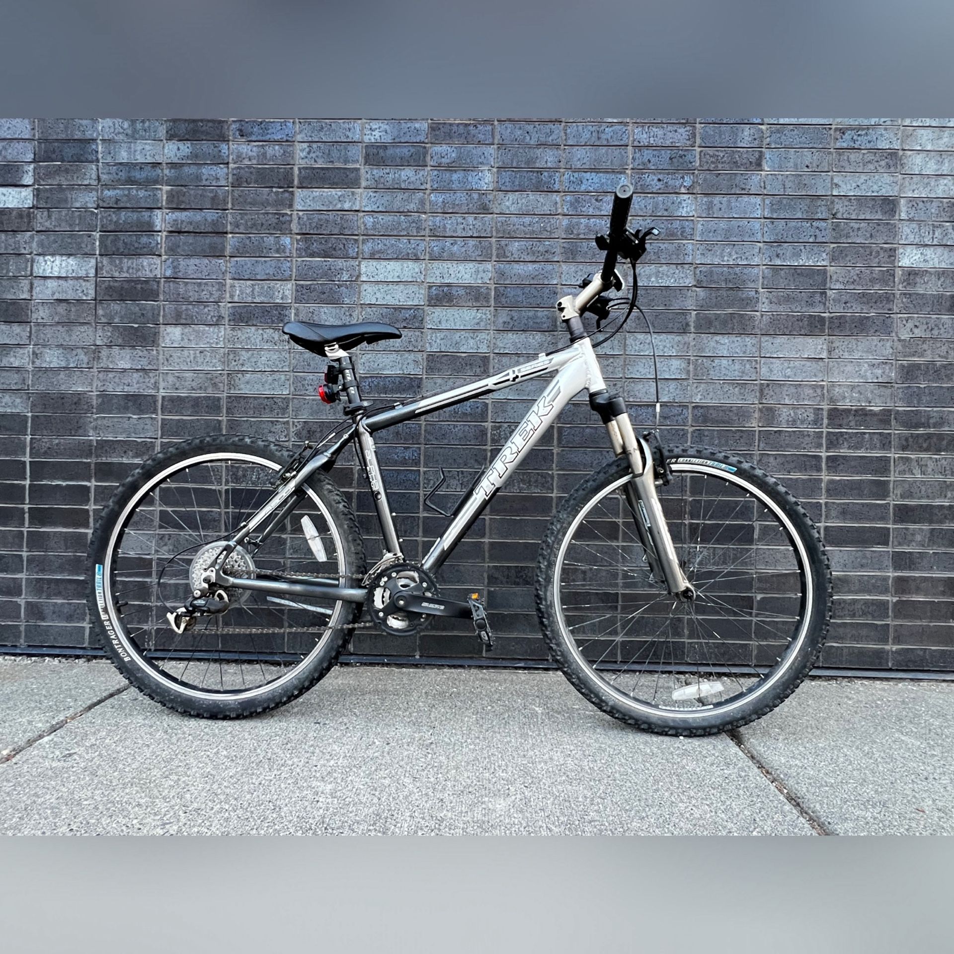 Trek 4300 Hybrid Mountain Bike 26” 24 Speed + 18" Aluminum Frame + Shimano Equipped + Suspension + New Gel Seat + Ready to Ride