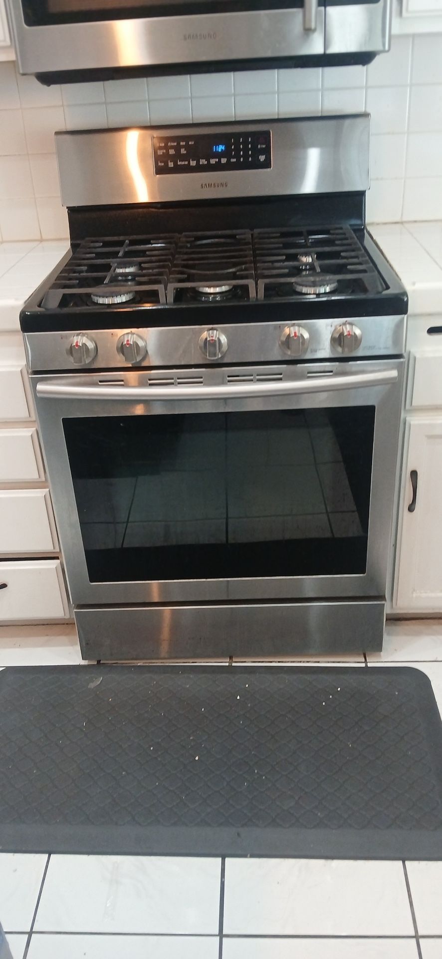 Samsung Gas Stove And Microwave Set 
