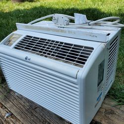 LG Window AC Unit, in Perfect Working Condition 