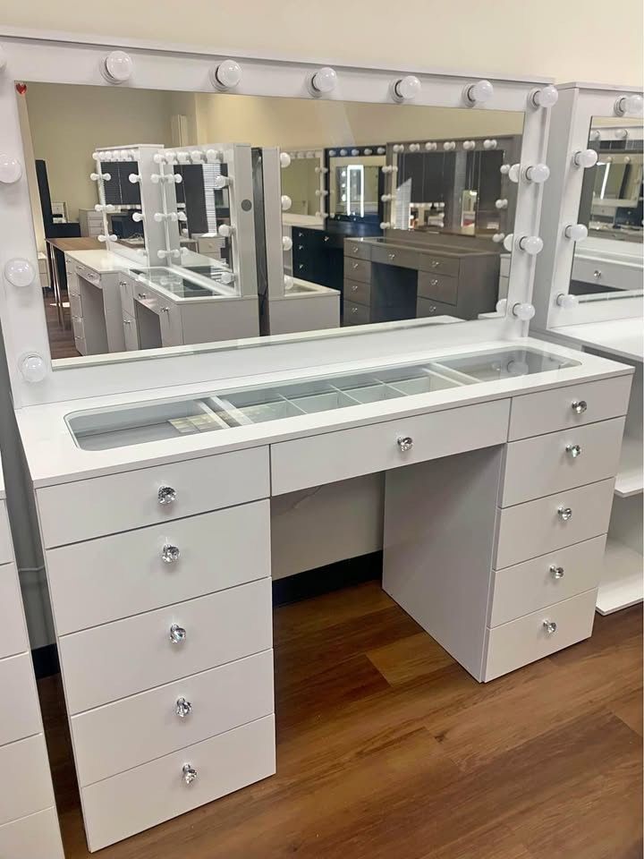 Same Day Delivery , Vanity , Glam Desk , No Credit Needed ‼️