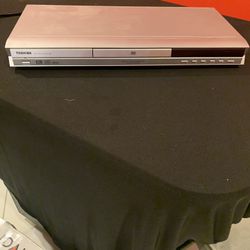 Toshiba DVD Player Like New No Remote 