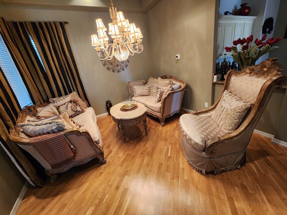European Vintage Sofa Set Of 3 And Coffee Table