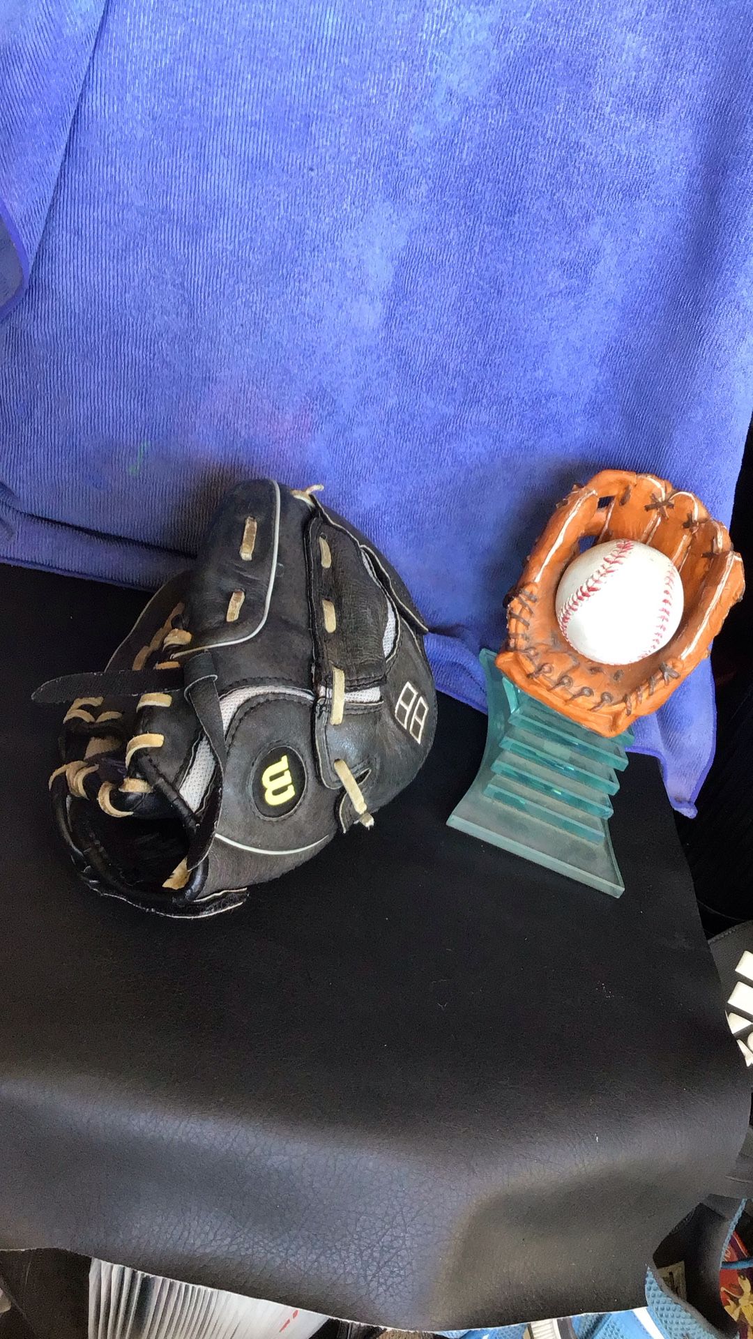 Wilson Kids Baseball Glove Size 10.5” Right Handed For Left Hand Throw.