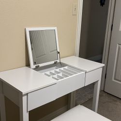 White Desk With Built In Mirror 