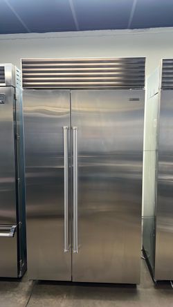 SUB ZERO 42”WIDE BUILT IN TWO DOOR REFRIGERATOR STAINLESS STEEL