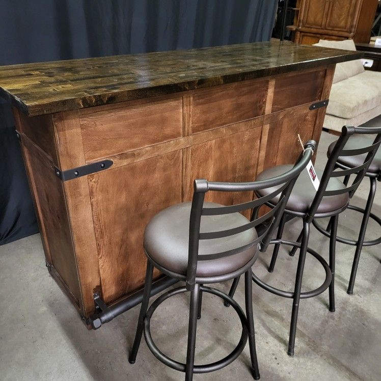 Traditional Wooden Bar with 3 Swivel Stools